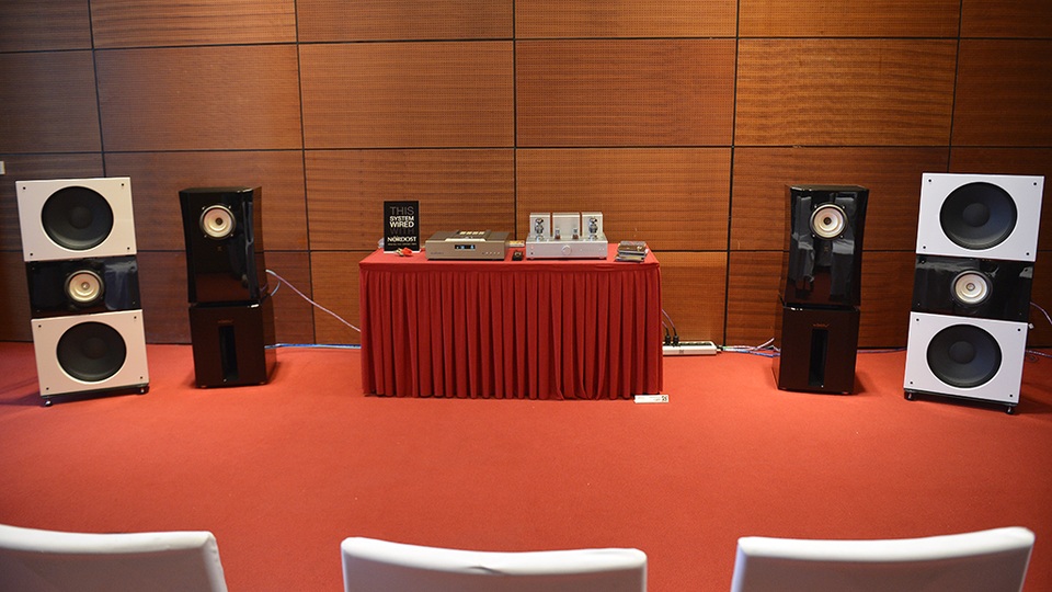 
Nhiều phòng nghe được lắp đặt với những thương hiệu nổi tiếng với những bộ dàn âm thanh tiền tỷ.
