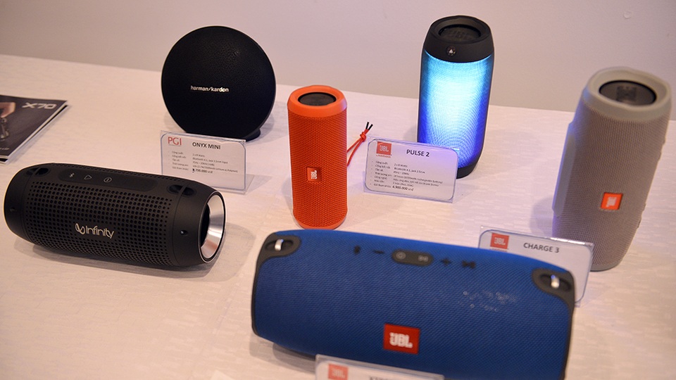 Nhiều thiết bị âm thanh di động với những công nghệ mới nhất như chống nước, kết nối với mọi dạng giao tiếp.