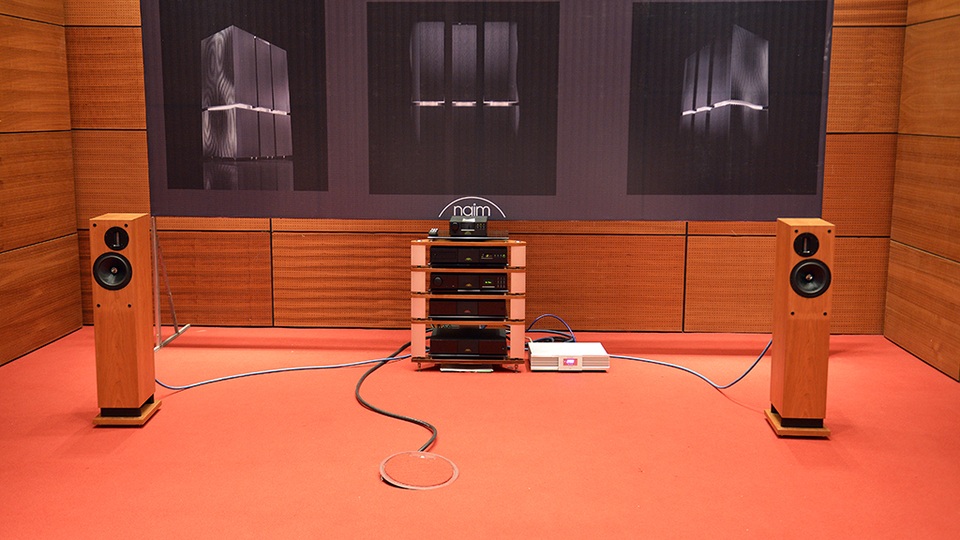 
Hệ thống của Thanh Tùng Audio, trông rất đơn giản và gọn gàng nhưng cho chất âm tuyệt vời.
