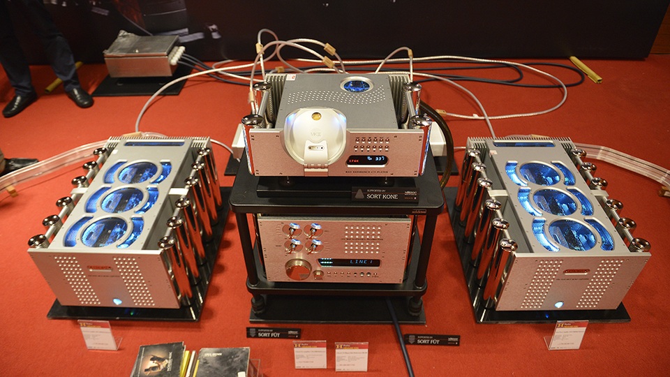 Raidho được đánh với toàn hệ thống DAC, AMP và CD Player đầu bảng của Chord.