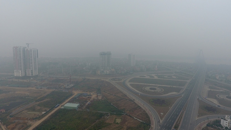 Khu đô thị và cánh đồng hoa Nhật Tân.