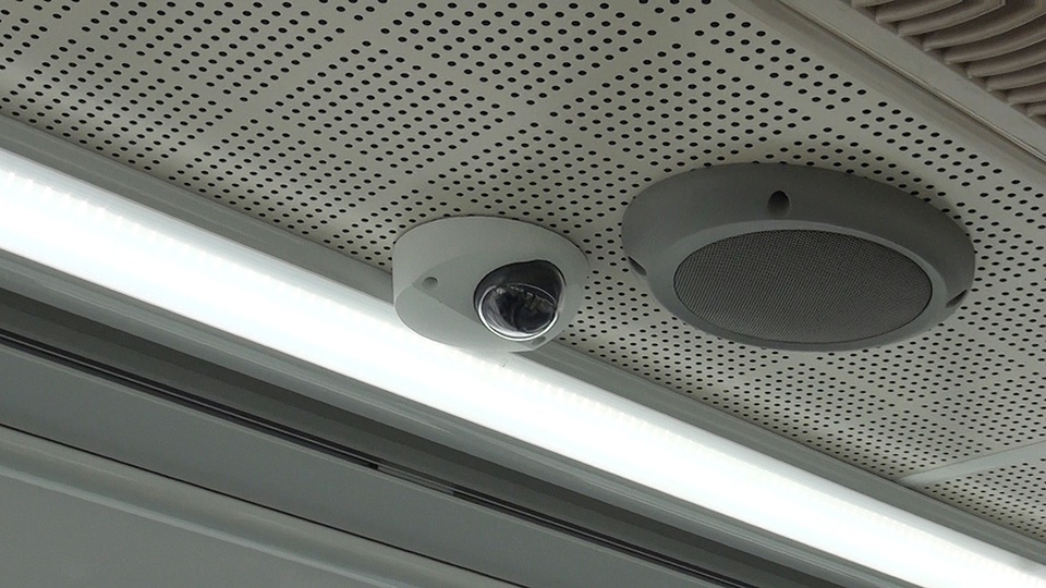 Buýt nhanh BRT chạy thử trên đường phố Hà Nội - 7
Camera độ nét cao được lắp đặt để lái xe dễ quan sát hành khách.