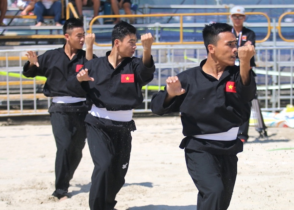 Đồng diễn Pencat Silat nam