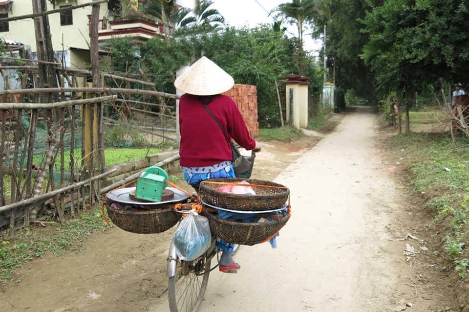 Những dáng quê tảo tần từ làng ra phố