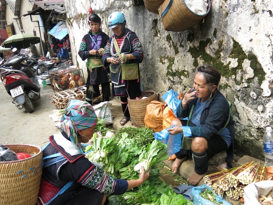 Những dáng bà, dáng mẹ tảo tần trong những phiên chợ từ Nam ra Bắc