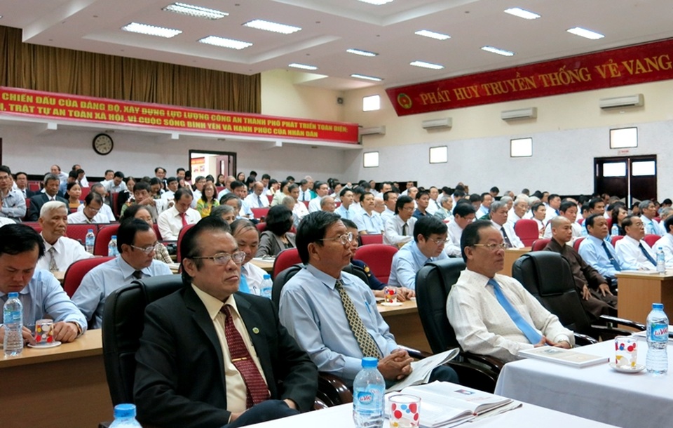 Các đại biểu dự lễ kỷ niệm 25 năm Ngày thành lập Hội Khuyến học Đà Nẵng