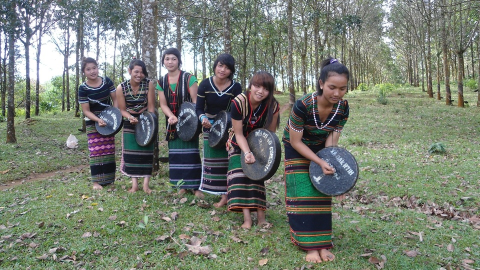 Với hy vọng tiếp bước cha ông, nhiều đội cồng chiêng trẻ được thành lập để ngân vang mãi âm thanh đại ngàn