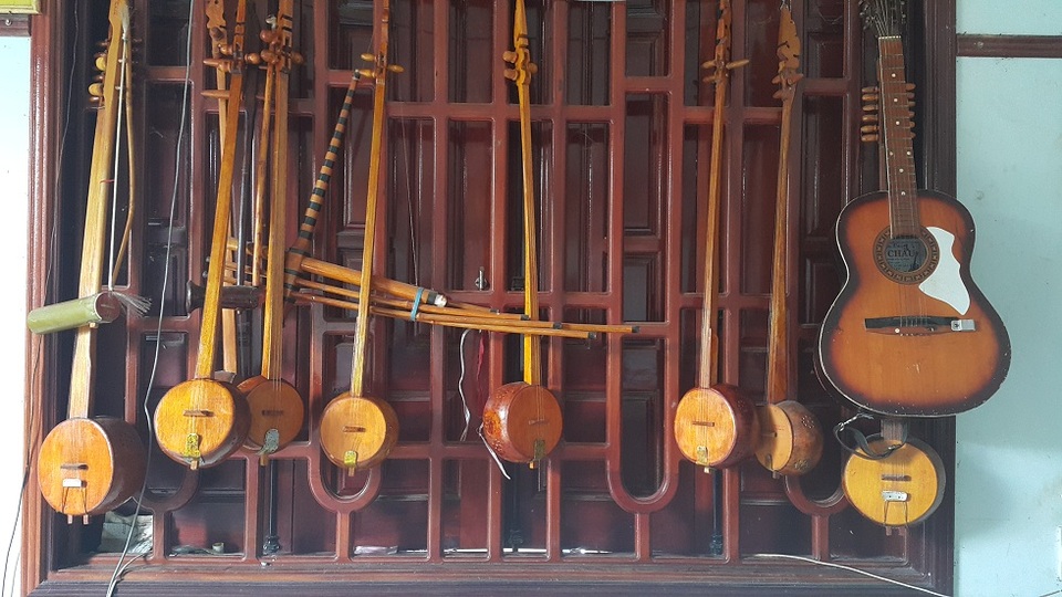 Người giữ hồn tính tẩu, hát then trên đất Đắk Nông - 1 Những chiếc đàn được nghệ nhân Nông Thanh Hưu chế tác