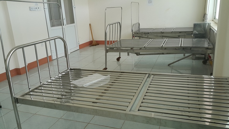 Đắk Nông: Dân chê bệnh viện trăm tỷ? - 2 Nhiều phòng bệnh để trống khiến mạng nhên giăng khắp phòng