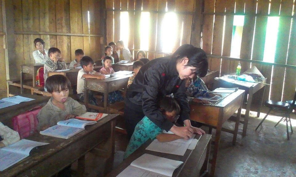Ngày nhà giáo Việt Nam, phút chạnh lòng của giáo viên “bám bản” - 1 Tình yêu nghề, yêu trò giúp giáo viên vượt khó, “cắm bản dạy chữ” nhiều năm nay