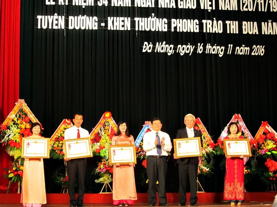 Đà Nẵng vừa tổ chức lễ kỷ niệm Ngày Nhà giáo Việt Nam (20/11), và tuyên dương các tập thể, cá nhân xuất sắc của ngành GD thành phố
