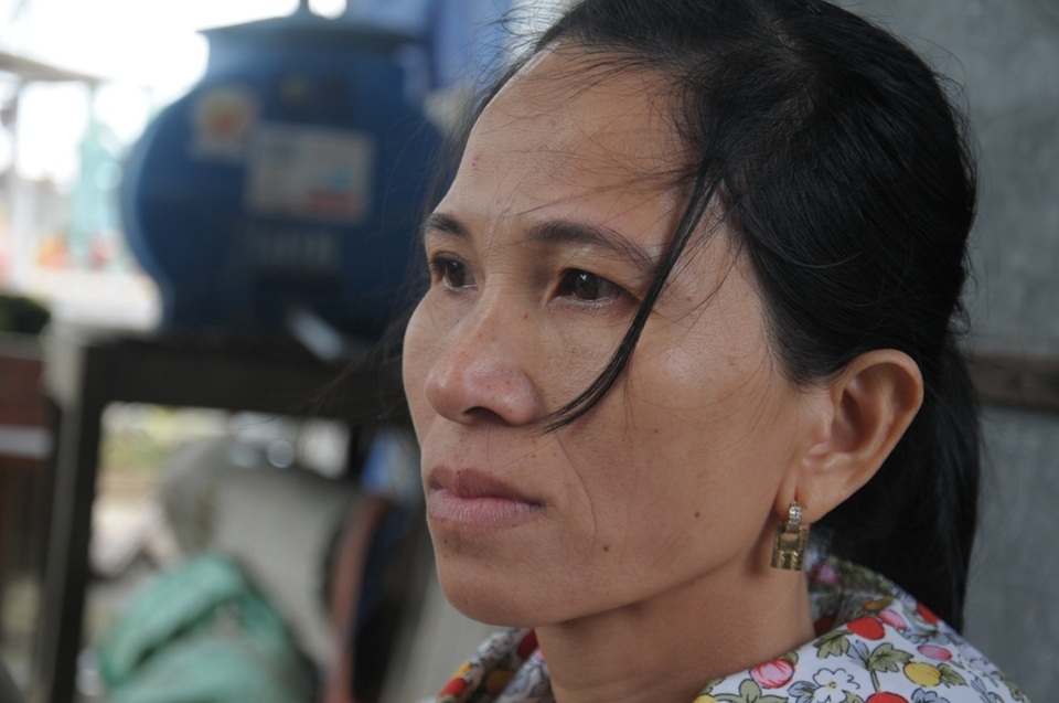 Vợ của thuyền trưởng Võ Lai bần thần chờ tin chồng