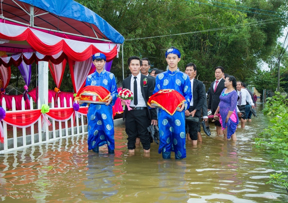 Hành trình từ nhà mình đến nhà cô dâu, chú rể phải vượt hành trình 5km đường thủy
