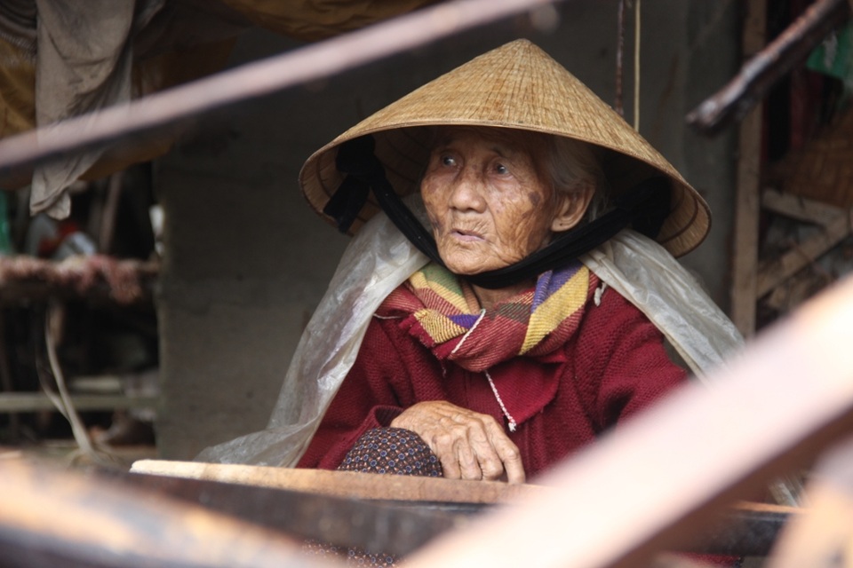 Tâm nguyện cuối đời của bà là có được một căn nhà đủ sức vượt qua gió mưa