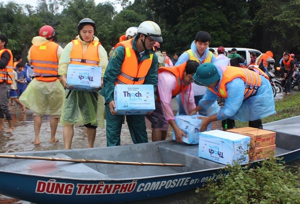 Mặc dù lũ đã rút,nhưng nhiều khu dân cư trên địa bàn huyện Tư Nghĩa (Quảng Ngãi) vẫn còn bị chia cắt