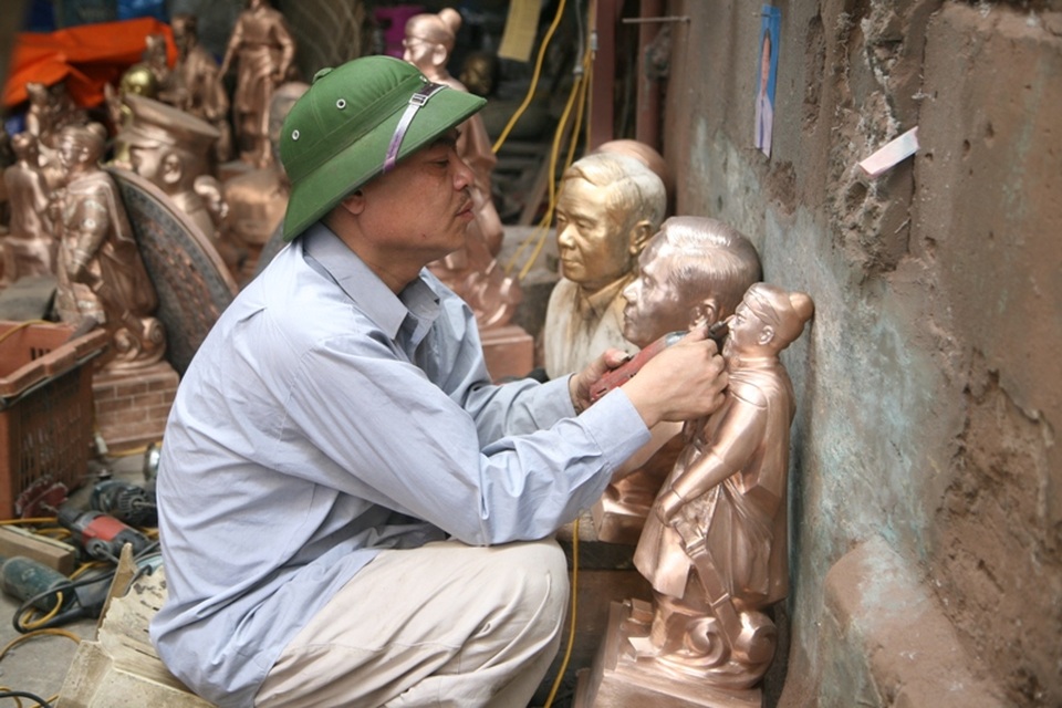 Để tạo được một khuôn mặt có hồn, mang khí phách của một người anh hùng nhưng trong đó lại chất chứa vẻ bao dung độ lượng đòi hỏi người thợ phải có kỹ thuật cao bên cạnh đó phải có cái tâm sáng, vững vàng và đức độ với nghề mới có thể làm được