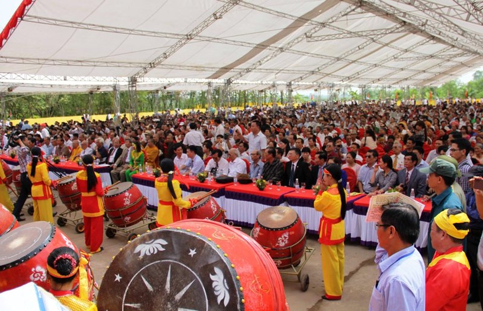 Đông đảo đại diện cho họ Trần các tỉnh, thành phố trên địa bàn cả nước và nước ngoài về tham dự buổi lễ