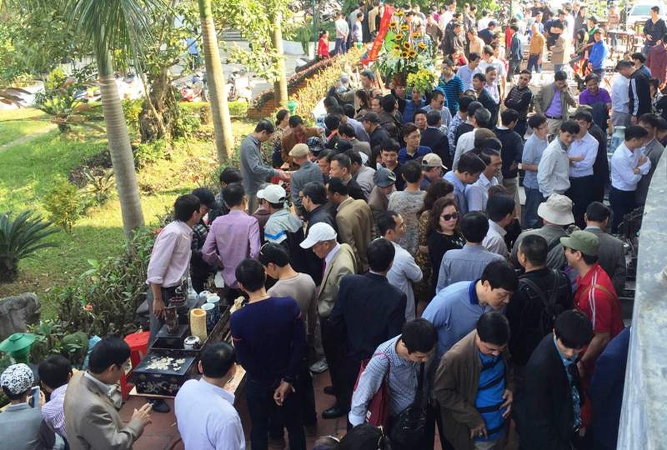 Việc Bảo tàng Nam Định mở chợ tư vấncho người chơi đồ cổ rất thiết thực và thu hút rất nhiều người