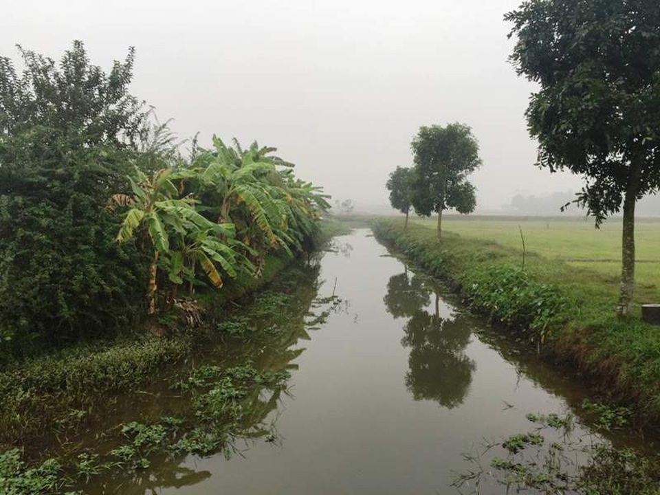 Dòng sông Thiên Phái nay chỉ còn là một con kênh nhỏ phục vụ việc tưới tiêu. Người dân 2 làng hòa thuận, sống đùm bọc lẫn nhau