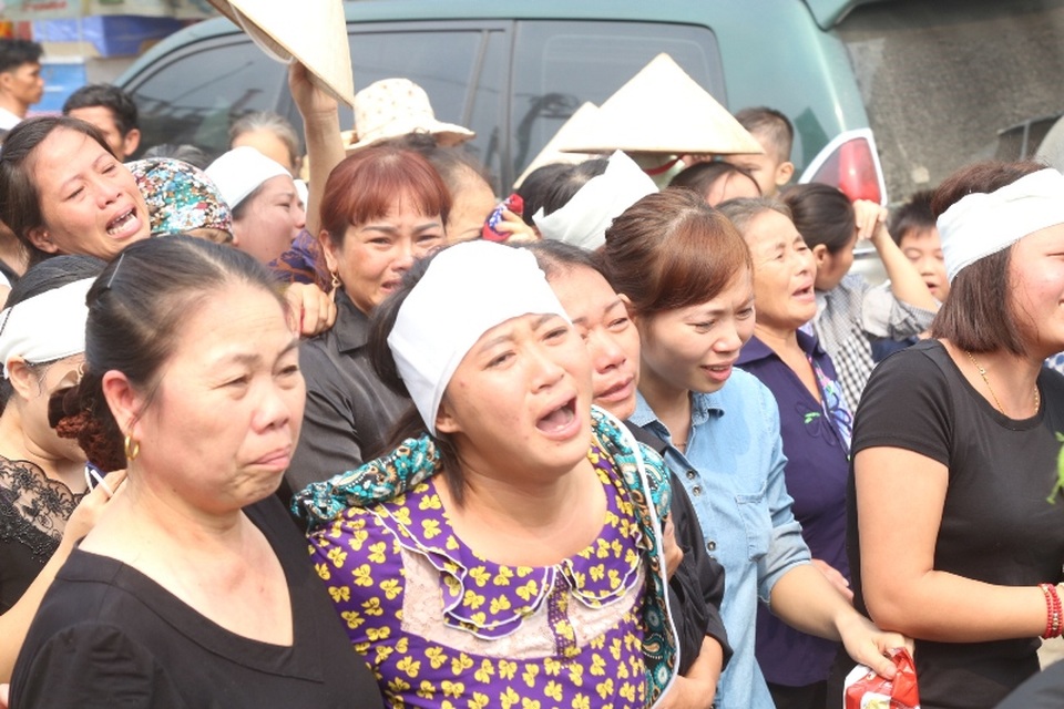 Người thân, hàng xóm đau xót trước nỗi mất mát quá lớn