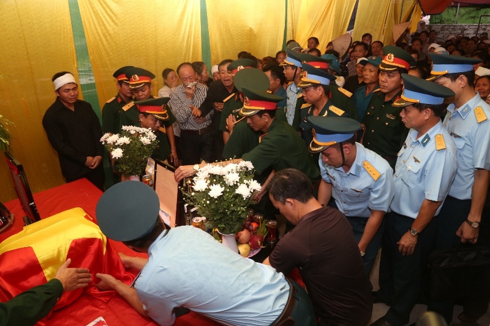 Hài cốt người lính phi công trở về quê nhà - 9