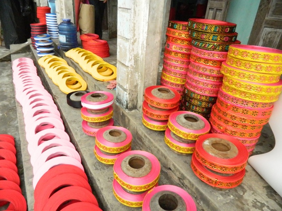 Nam Định: Làng nghề khăn xếp độc nhất miền Bắc vào vụ Tết - 1 Người dân làng Giáp Nhất là nơi duy nhất ở miền Bắc còn làm khăn xếp