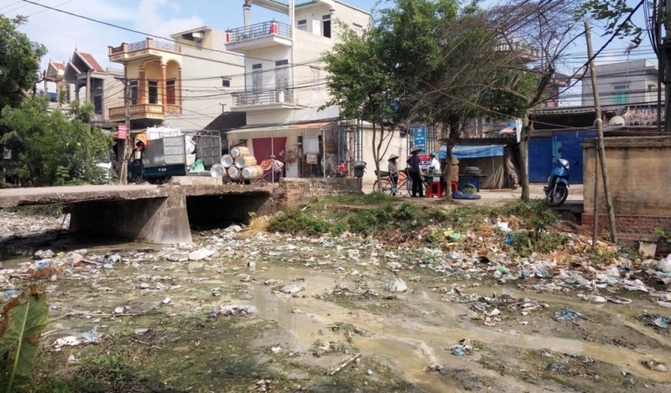 
Mặt trái của nghề là tình trạng ô nhiễm môi trường trầm trọng.
