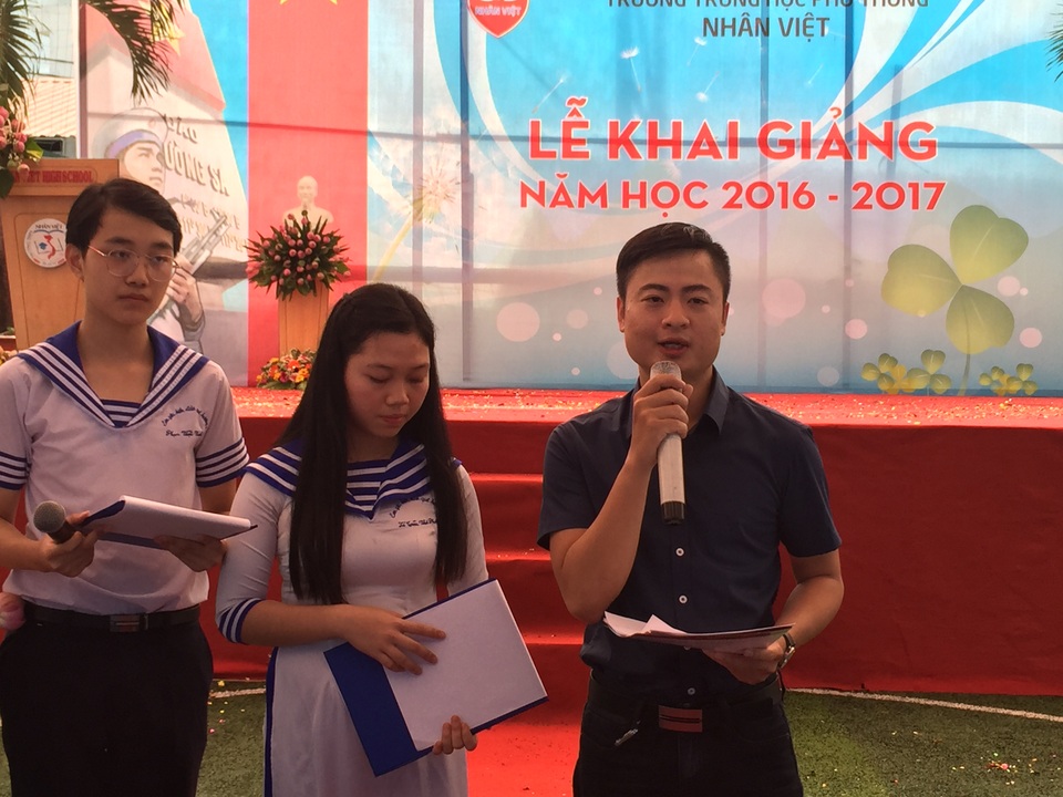 Chia sẻ ý nghĩa trong ngày khai giảng của bác sĩ trẻ từ Mỹ về VN làm việc - 3 Vị khách mời đặc biệt - Bác sĩ Trần Hoàng Minh, người từ bỏ xa hoa ở Mỹ về nước khám bệnh, đang truyền lửa cho học sinh