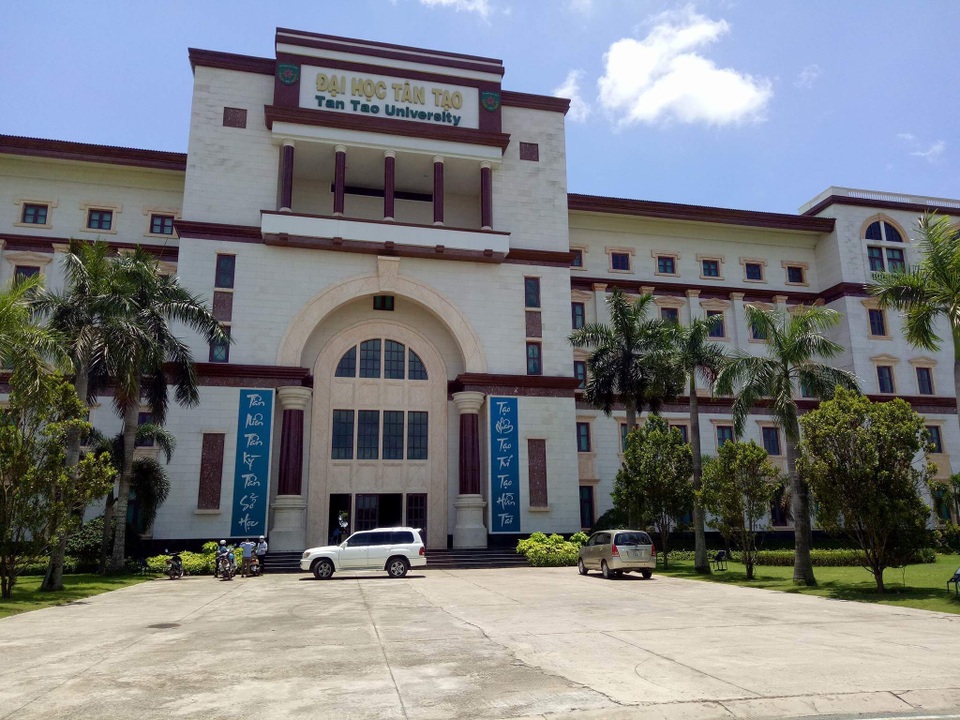 Trường ĐH Tân Tạo