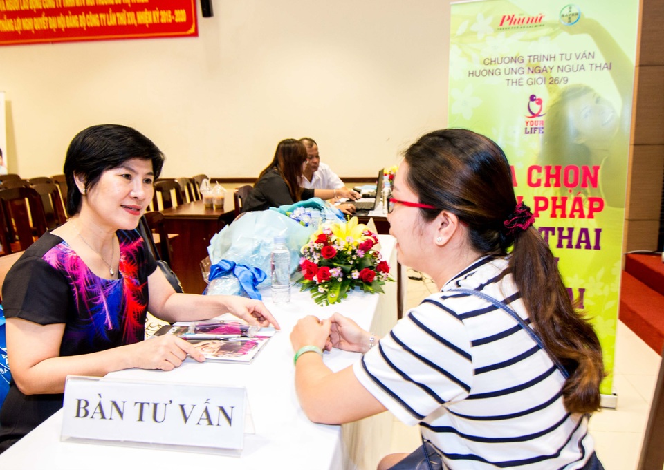 
Bác sĩ tư vấn trực tiếp cho hơn 300 nữ nhân viên Công ty Môi trường đô thị TPHCM
