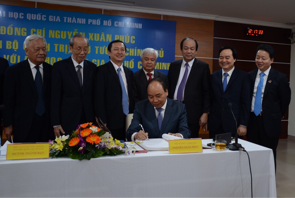 Sau lễ chúc mừng ngày 20/11, Thủ tướng đã có buổi làm việc với ĐHQG TPHCM