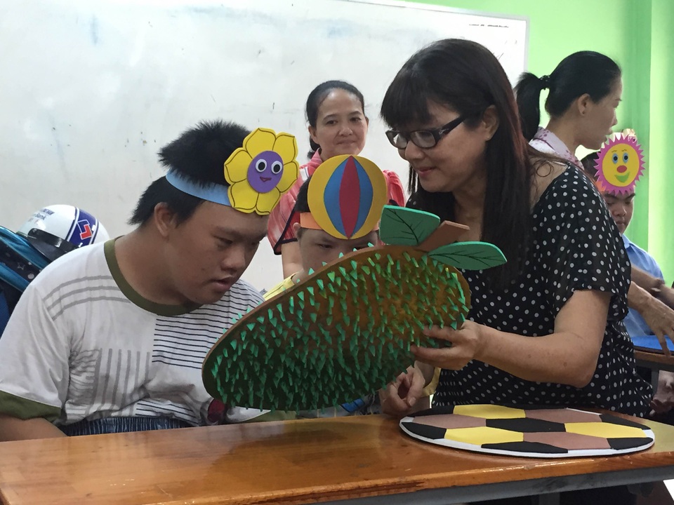 Cô Trần Thị Mỹ Dung với thâm niên 28 năm gắn bó với học trò ở trường Chuyên biệt Tương Lai này