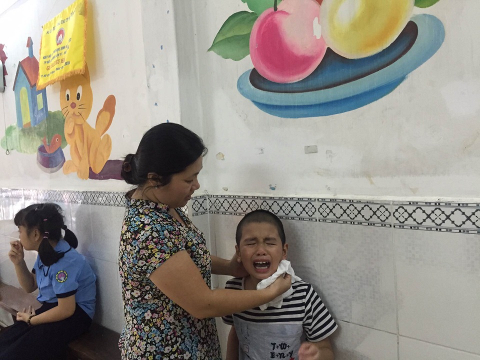 
Cô giáo nhưng phải làm tròn nhiều vai trò như một người cô, người mẹ, bảo mẫu. Phải là người có tâm và sự nhẫn nại mới có thể gắn bó lâu dài với công việc.
