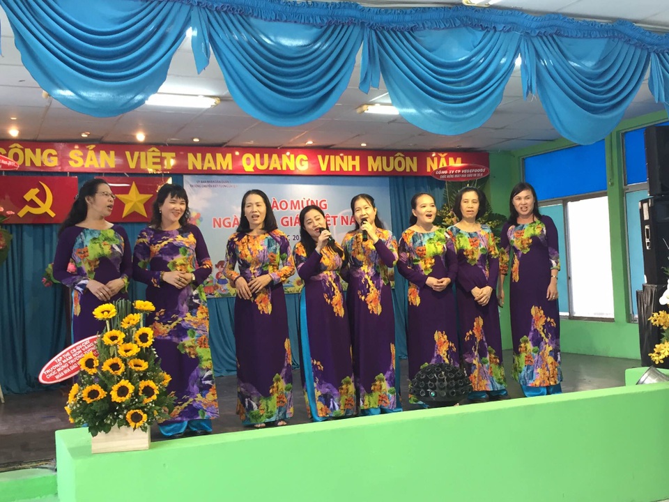 Dịp lễ 20/11, các cô mới được dịp khoác chiếc áo dài