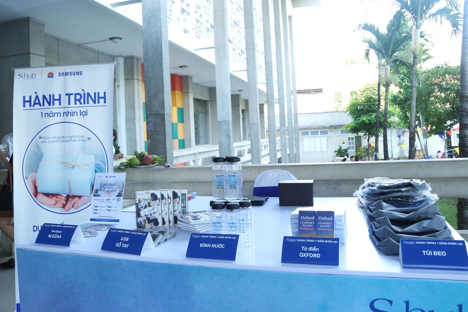 Rất nhiều phần quà hấp dẫn đã được trao cho các bạn tham gia hoạt động “Give 01 Take 01 – Chia sẻ là để nhận về” trong dịp mừng S.hub tròn một tuổi