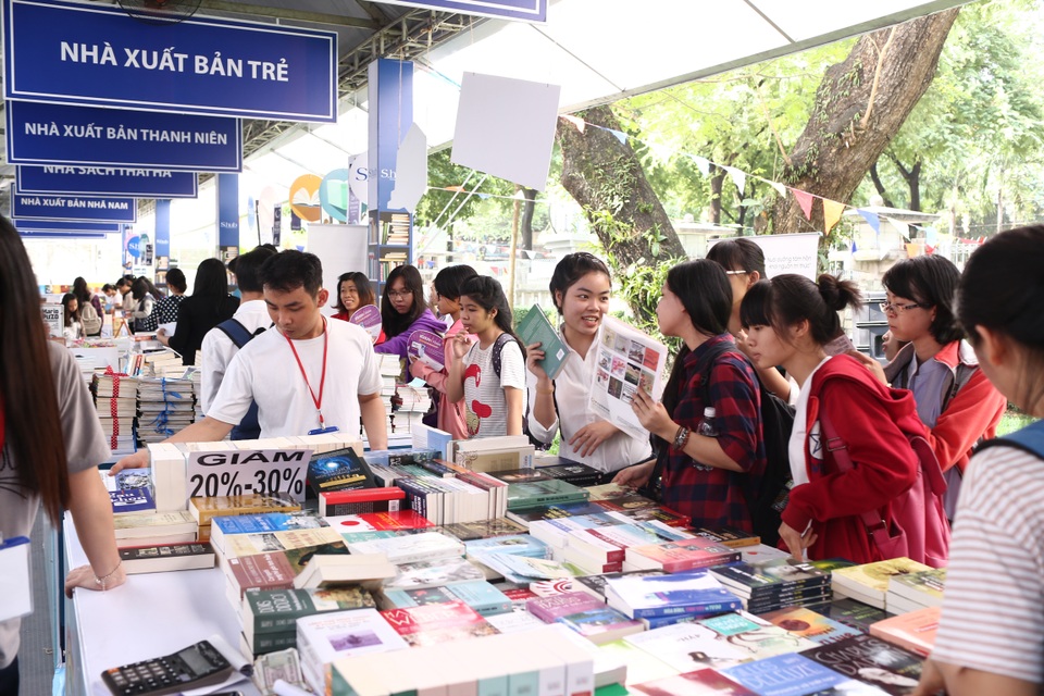 Còn gì thích thú hơn khi có thể “Mua sách với giá ưu đãi” ngay tại Ngày hội S.hub