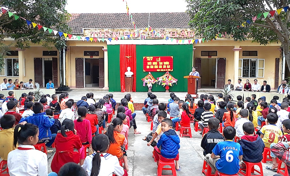 Học sinh lớp 5 cứu hai bạn khỏi đuối nước nhận Bằng khen Chủ tịch UBND tỉnh - 2 Toàn cảnh buổi lễ tuyên dương khen thưởng.