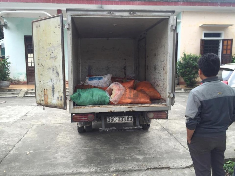 Bắt giữ hơn 400 kg mỡ trâu, bò, tóp mỡ đang chở đi tiêu thụ - 2
Chiếc xe cùng tang vật đã được CSGT 1-48 tạm giữ và bàn giao cho Chi cục thú y TX Thái Hoà xử lý theo quy định của pháp luật.