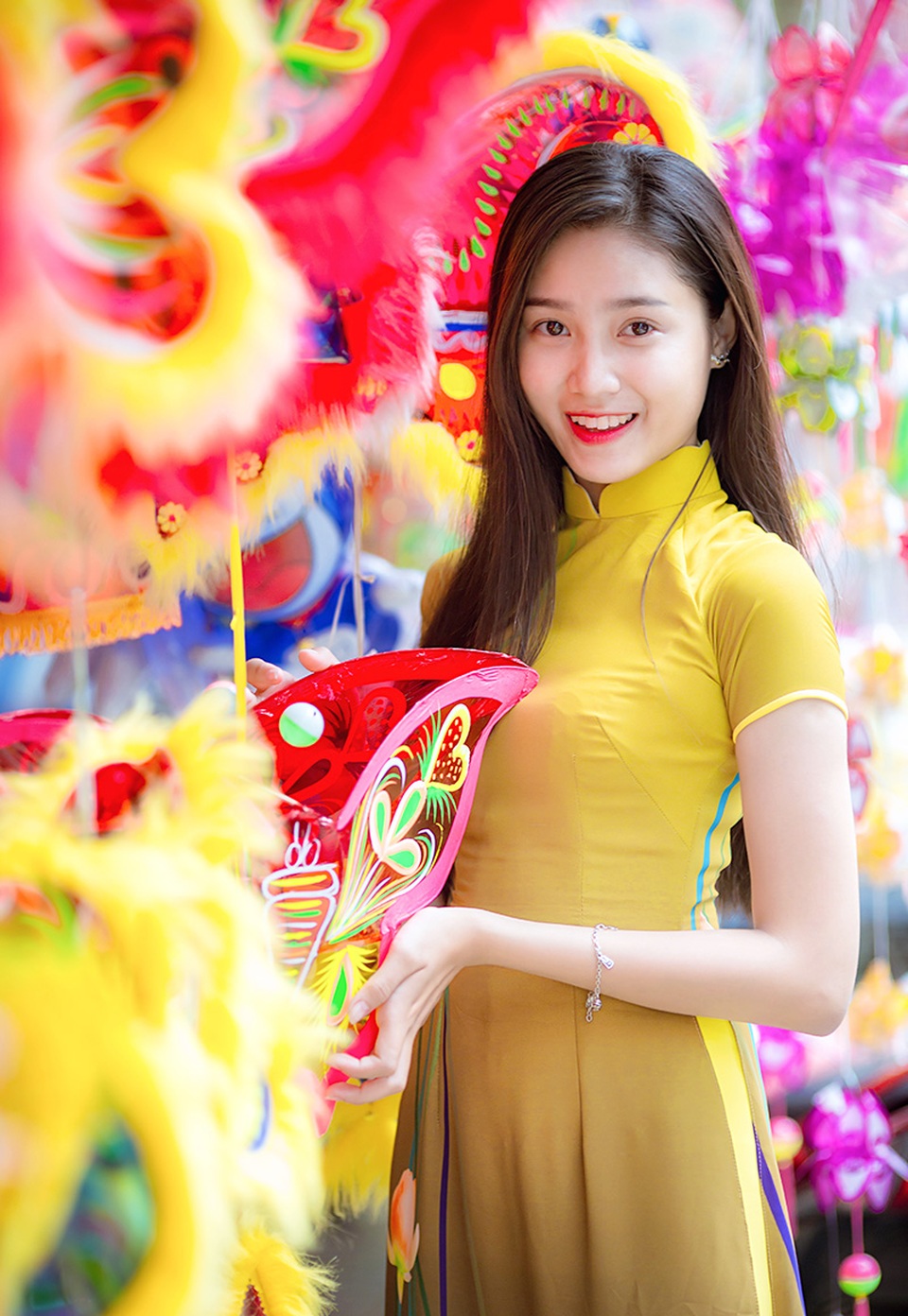 Nữ sinh tuổi 18 dạo phố lồng đèn nhớ Trung thu xưa - 8 Nữ sinh tuổi 18 dạo phố lồng đèn nhớ Trung thu xưa - 8