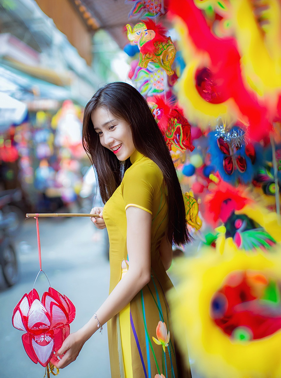 Nữ sinh tuổi 18 dạo phố lồng đèn nhớ Trung thu xưa - 6 Nữ sinh tuổi 18 dạo phố lồng đèn nhớ Trung thu xưa - 6