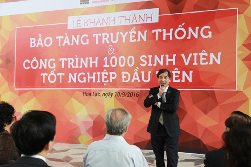 "Xã hội hoá và quốc tế hoá là xu hướng phát triển lớn của giáo dục VN" - 2 TS. Lê Trường Tùng nhận xét về bối cảnh giáo dục đại học của Việt Nam hiện nay.