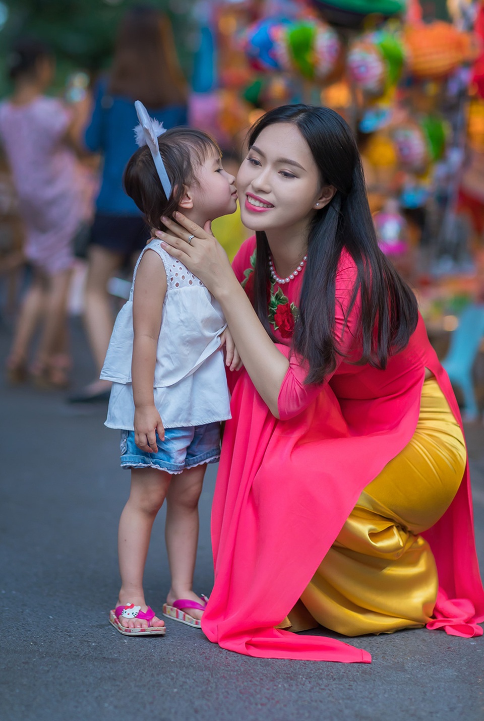 Nữ Bí thư chi đoàn xinh đẹp, nổi bật trên phố Trung thu - 3
Ngoài thời gian học, Nguyễn Phương Thảo còn còn thường xuyên đi diễn để thõa mãn niềm đam mê được đứng trên sân khấu.