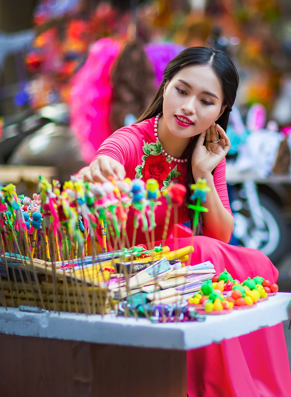 Nữ Bí thư chi đoàn xinh đẹp, nổi bật trên phố Trung thu - 1 Nguyễn Phương Thảo sinh năm 1996 hiện là sinh viên năm cuối chuyên ngành Giáo dục mầm non, Cao đẳng Sư phạm Trung ương.