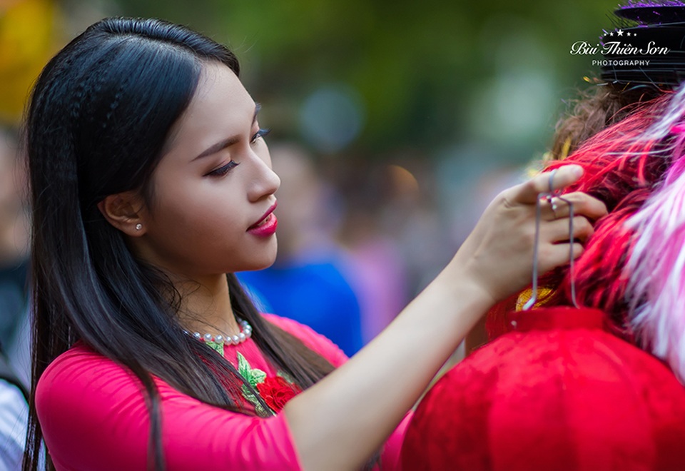 Nữ Bí thư chi đoàn xinh đẹp, nổi bật trên phố Trung thu - 9 Nữ Bí thư chi đoàn xinh đẹp, nổi bật trên phố Trung thu - 9
