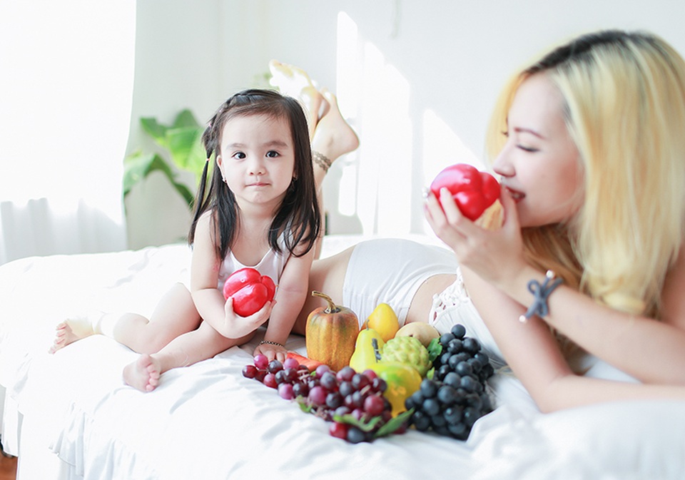 Cặp chị em cách nhau... 20 tuổi thu hút dân mạng - 6 Minh Phượng đã nhiều lần đoạt Huy chương vàng, Cúp vàng ở các giải thi đấu belly dance trong và ngoài nước. Hai thành tích mà cô tự hào là: Vô địch giải belly dance Châu Á Thái Bình Dương và lọt vào Bán kết cuộc thi Vietnams got talent mùa thứ 3.