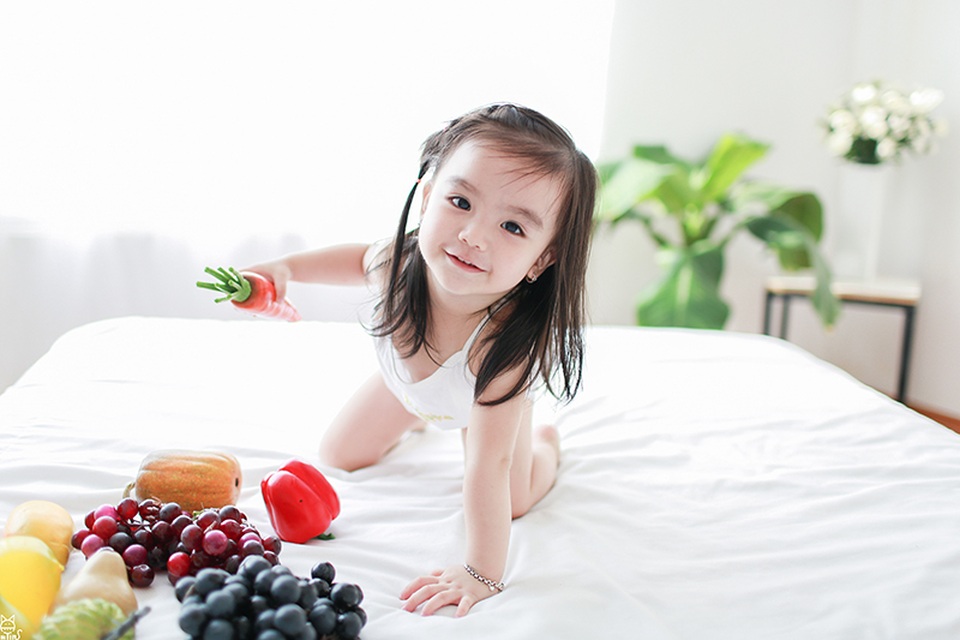 Cặp chị em cách nhau... 20 tuổi thu hút dân mạng - 7 Minh Phượng chính là người nảy ra ý tưởng chụp bộ ảnh này với em gái.