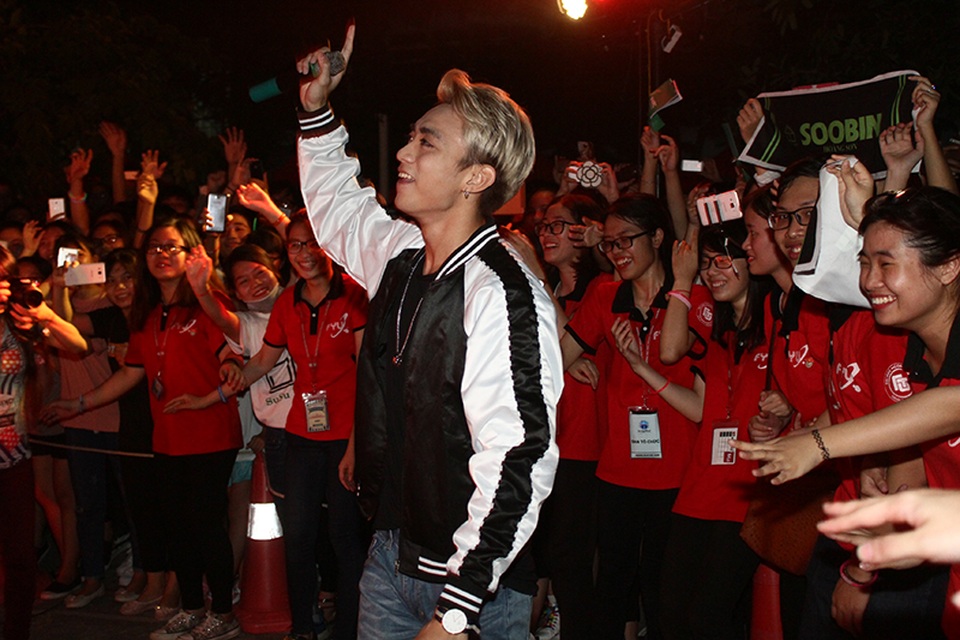 Có khá nhiều fan của Soobin ở ĐH Ngoại thương.