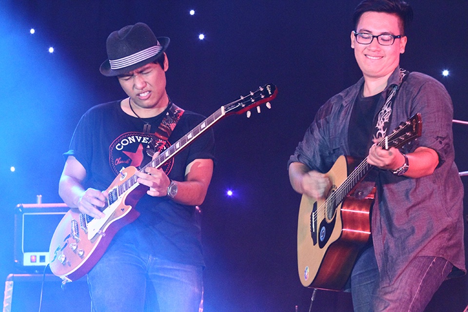 Câu lạc bộ guitar trường ĐH Phương Đông cũng đóng góp nhiều tiết mục.
