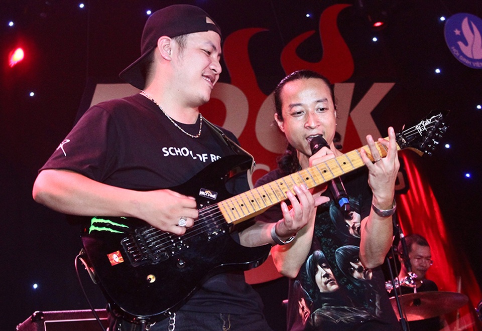 Nhóm nhạc Cát cũng góp mặt trong đêm nhạc này với những ca khúc riêng của nhóm và của huyền thoại Trần Lập.