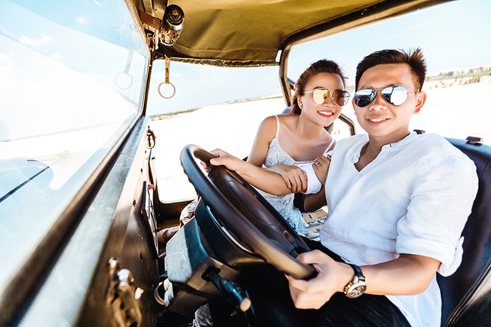 Chuyện tình của cặp đôi "oan gia" gắn bó hơn 10 năm - 11 Lúc đó, mình quá xúc động và đã bật khóc. Mình tin rằng không ai hiểu mình như anh Hiếu và cũng không ai hiểu anh Hiếu bằng mình, cô dâu hạnh phúc cho biết.